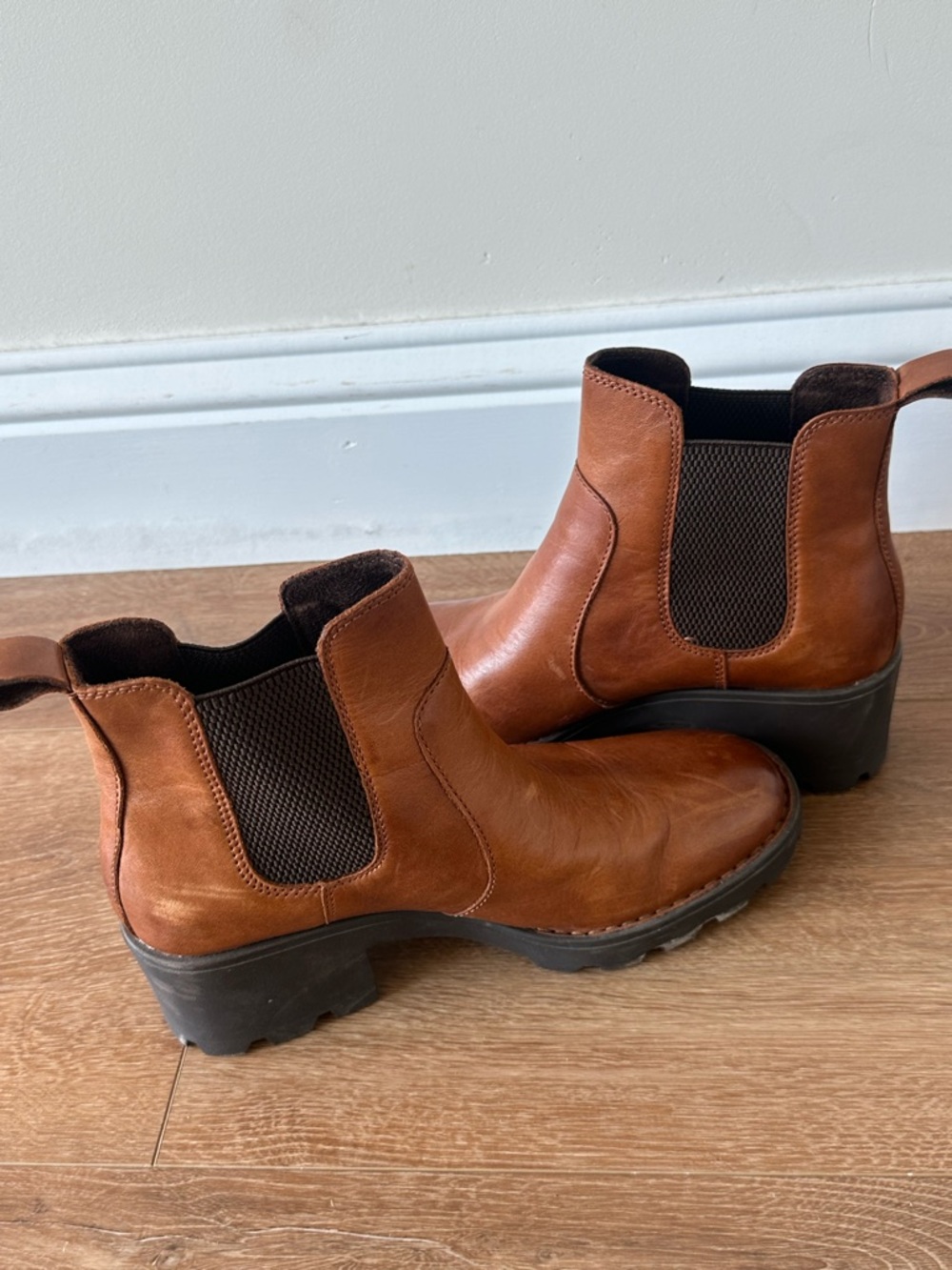 Born Women's Tan Leather Chelsea Ankle Boots - Picture 7 of 7